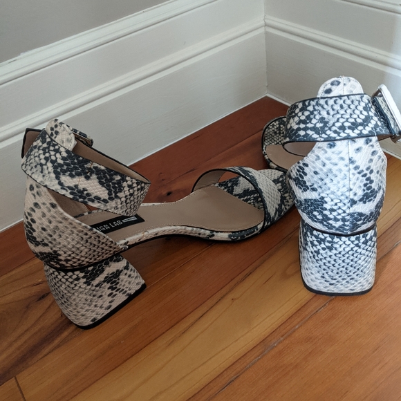 Sandals - Picture 4 of 4